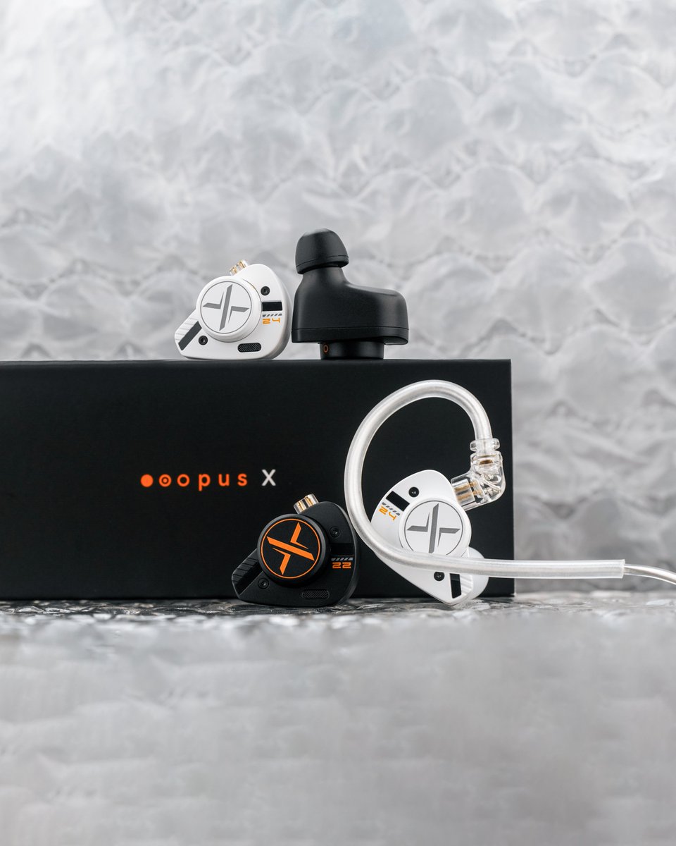 ooopusX's tweet photo. The unknown sound and color of black and white.
Silent "black" — untainted "white."
Which one speaks to you?

#hifi #ooopusX https://t.co/nDqcQ9Wed9