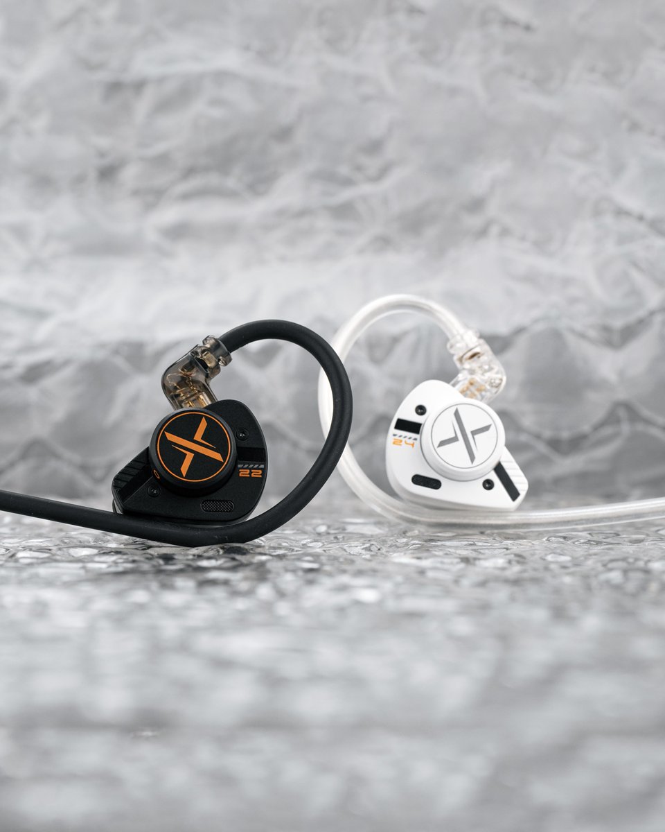 ooopusX's tweet photo. The unknown sound and color of black and white.
Silent "black" — untainted "white."
Which one speaks to you?

#hifi #ooopusX https://t.co/nDqcQ9Wed9