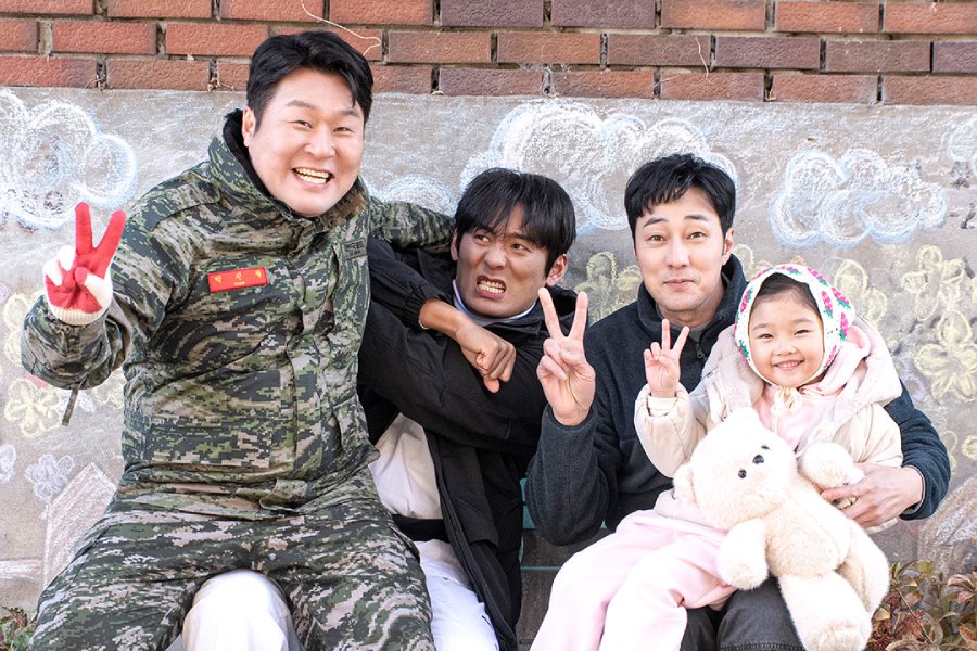 soompi's tweet photo. #SoJiSub, #ChoiDaeHoon, And #YoonKyungHo Smile Brightly For A Photo In “#AgentKimReactivated” Flashback
https://t.co/hMcOtBAXdB https://t.co/vjRMXInAJH