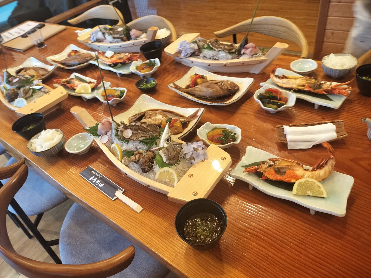 TAX_27P's tweet photo. 1棟貸しでバカンスして朝みんなでW杯見る。 https://t.co/kVkwgNbLAY