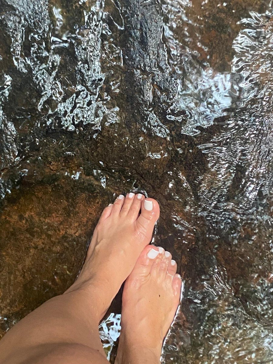 Thequeenoir's tweet photo. Come to me 🫵🏽💖
#feetfetısh #onlyfans #promotwtㅤ https://t.co/kUOzVXXDQc