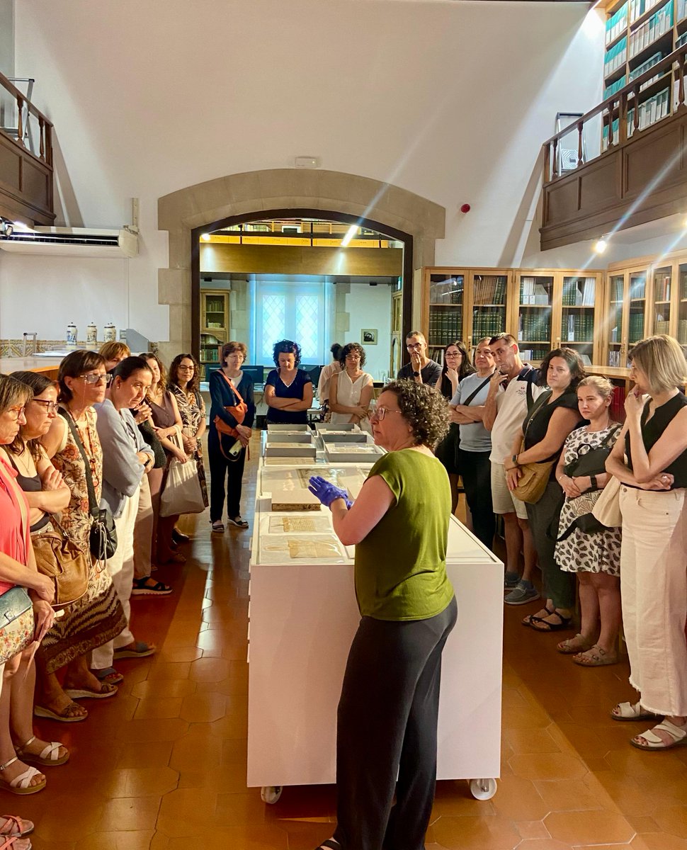 bibliotequesudl's tweet photo. Ahir vam celebrar la Trobada d'Estiu del personal de biblioteques amb una visita a l'@IEILleida 

🌱Exposició "Les plantes" amb Josep A. Conesa (comissari)
📚Biblioteca i Arxiu de la mà de Sílvia Farrús (responsable)

Gràcies per acollir-nos! https://t.co/vBfUWqKs5L