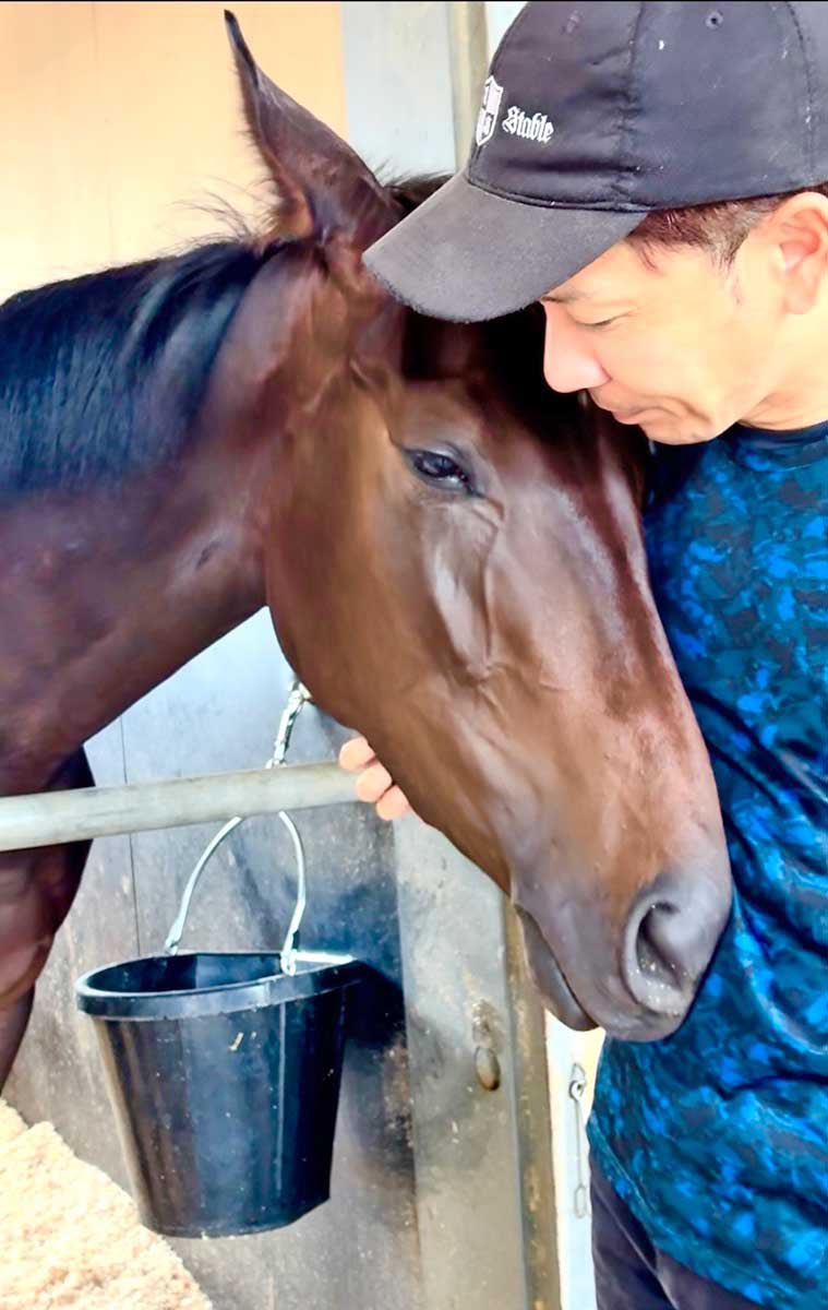m_rikoaka's tweet photo. 土曜小倉５Rでデビューを迎える #フラッシングルビー のコラムです🐴

彼女にしかない、辻野厩舎で愛される、その性格を大切にしたまま、これから競走馬として一つずつステップアップしていってほしいなと思います。

【競走馬の性格】
https://t.co/LFWV2HPls1 https://t.co/4s9VJUKU7k