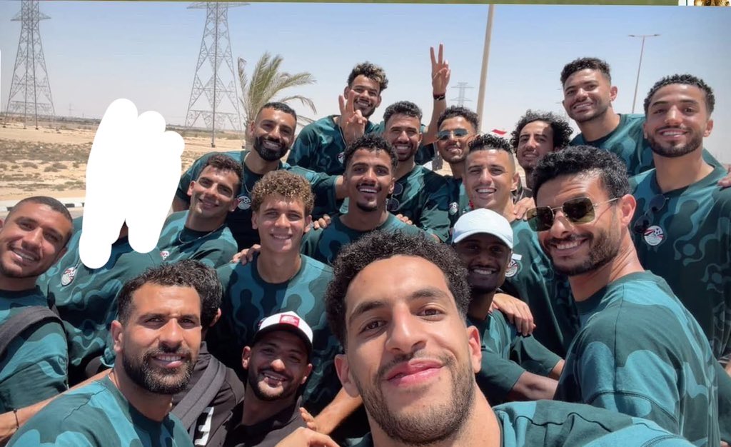3mr_9k's tweet photo. @football_li5 كذا افضل https://t.co/MSJNt5D7Ro