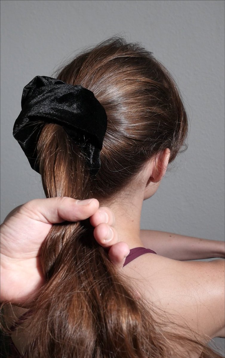 ColetteRapunzel's tweet photo. You know what the 'P' in Ponytail stands for. 
I made a video just in case you forgot
#hairplay #hairfetish #髪遊び #ポニーテール
https://t.co/133yTAdbLP https://t.co/jFQlYdUkMO
