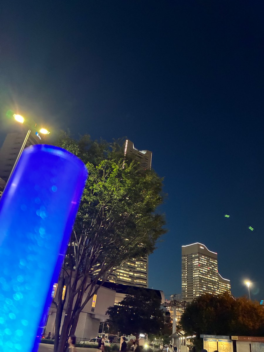 vegakoto's tweet photo. 桜木町駅前広場で国会前デモ中継して下さっています！
お近くの方、集まれ〜！ https://t.co/bWNDRI8ohe