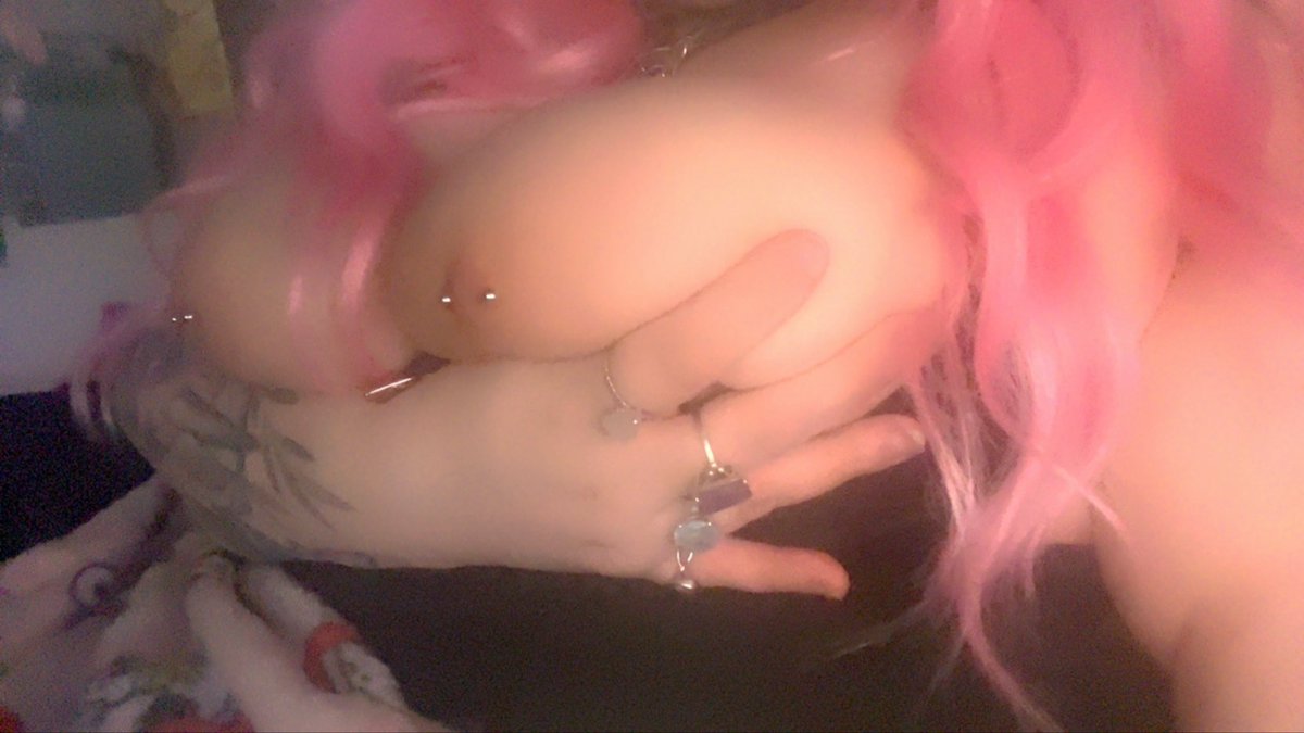 yrfavsizequeen's tweet photo. they’re sssoooo pretty huh?? :3 https://t.co/Wycycp11A0