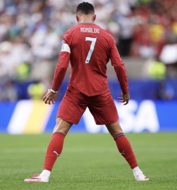 totalcristiano's tweet photo. 🚨 Lamine Yamal: “What is aura? In football, Cristiano would be the example for that.” https://t.co/SXy3JfKcq9