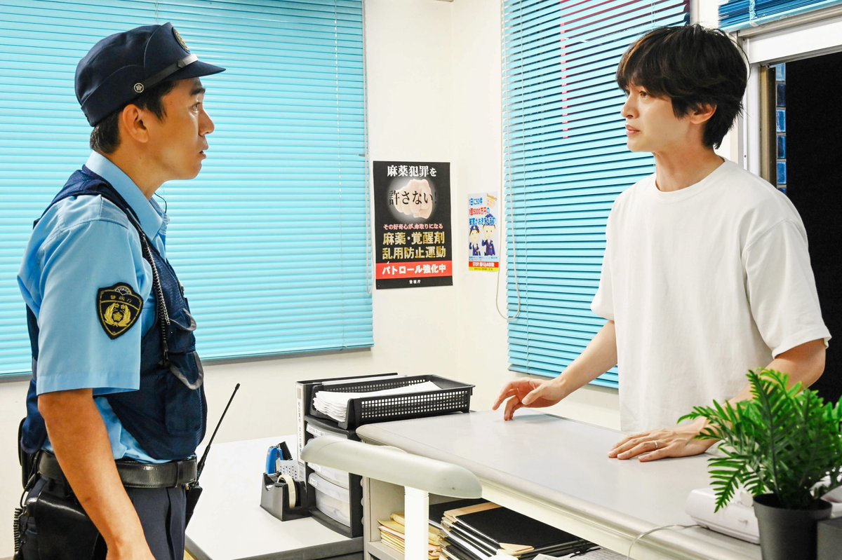 oricon's tweet photo. 📺ドラマ『マイ・フィクション』第2話
⠀
伊川（玉森裕太）に新たな衝撃！
病院で知り合った二宮由梨（森川葵）の家に
自分とそっくりな亡き夫の遺影が…
https://t.co/4naU5RZx8w
⠀
玉森裕太、森川葵、宮澤エマ、野村周平
国仲涼子、ジャンボたかお、佐戸井けん太
⠀
#マイフィクション https://t.co/e9jMQVes6Y