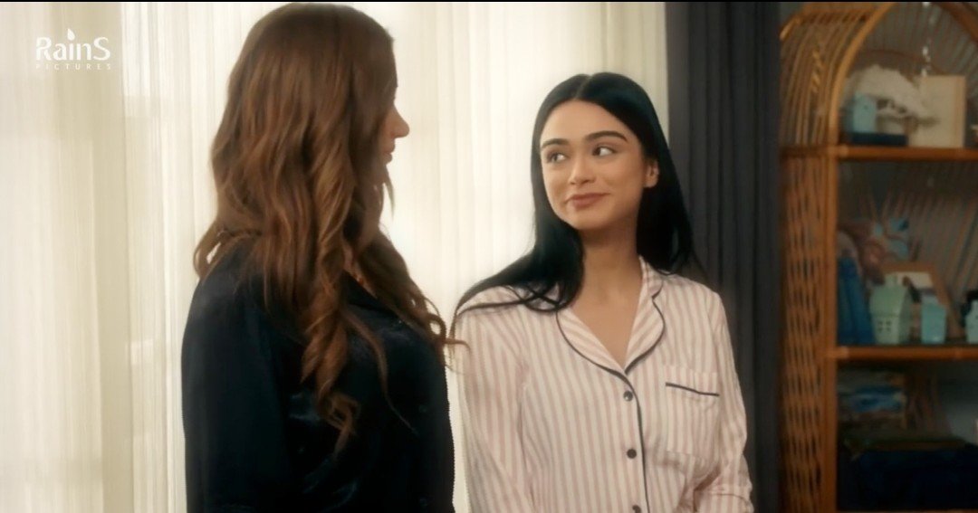 chandRaat_'s tweet photo. I love Ilay so much. 🥹 She's been through so much, yet she still has the kindest heart. I just want life to be gentle with her. 
Happy Birthday, my girl. 🤍🌸 https://t.co/Saujo3KN4G
