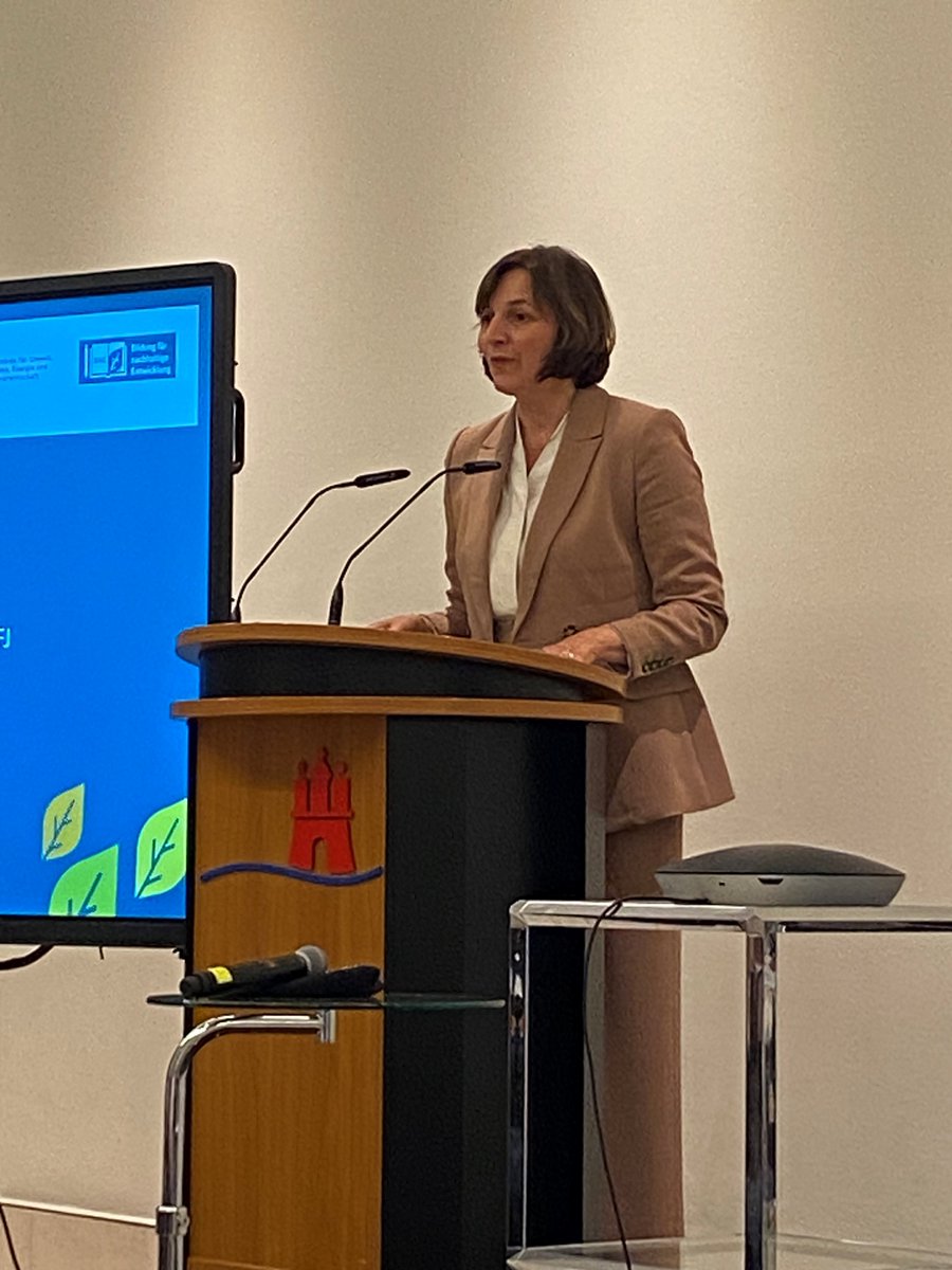 UIL's tweet photo. 🏙️ Cities are where sustainable development becomes action and #LifelongLearning helps make it happen.
Proud to contribute to a parliamentary evening in Berlin on #ESD in cities by showcasing our work with the UNESCO Global Network of #LearningCities on greening communities. https://t.co/tIMFz3N71m