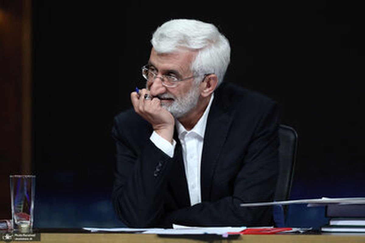 m_rezaei1988's tweet photo. جلیلی امروز در مشهد گفت:
«اگر می‌گویید باید اموال ایران را آزاد کنیم، بزرگترین دارایی ملّت ما رهبری عزیزش بود».

هیچ کس مثل او نمی‌توانست بین دارایی ها و اموال یک ملت و رهبری شهید، کسی که جانش را برای حقوق به حق این ملت داد این چنین زشت و ناپسند دو قطبی ایجاد کند. https://t.co/TmE5PqWpYW