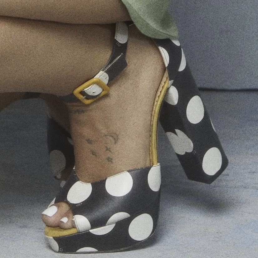sixthirtybae's tweet photo. positions era heels. https://t.co/V7AgQ4zvJB