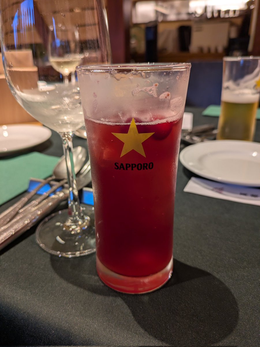 shinkaiketsu's tweet photo. かんぱーーーーい🥂✨ https://t.co/zivompwuBg