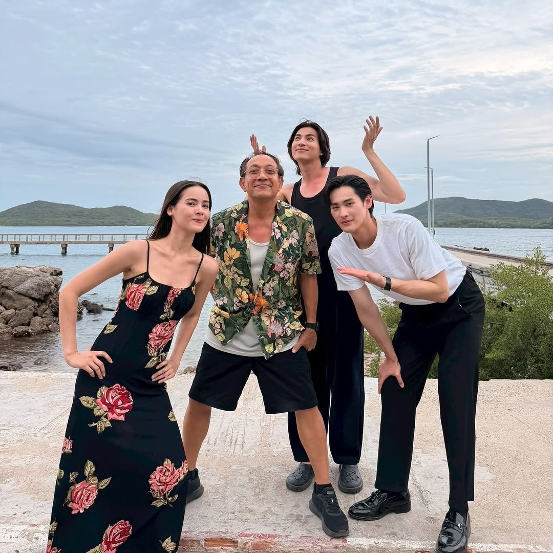 KaoNoppakaoTH's tweet photo. 10.07.2026 #ตะวันลวง ❤️

IG : krit9399 

 🔗https://t.co/lMUiDiFdUI

#MakerK
#BeneathTheLies #Ch3
#number_9th
#งุ้งงิ้งๆของนพเก้า https://t.co/uMtCtWbVyO