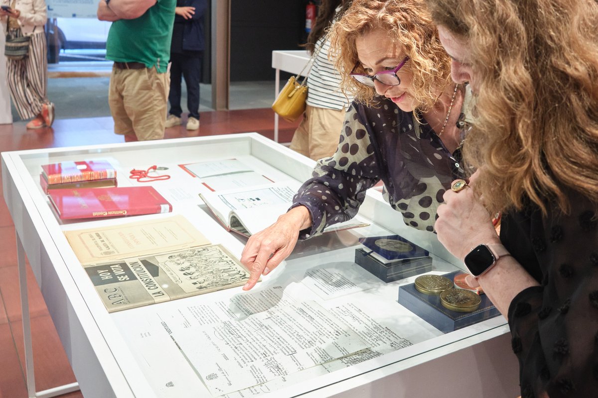 FGPecesBarba's tweet photo. 1/4 🏛️Inauguramos en el Campus Internacional de la @ULL  la exposición ‘Legado-Archivo. Gregorio Peces-Barba. La voz de la democracia y los DDHH’. Una muestra en el Espacio Cultural @CajaCanarias que recupera la inmensa trayectoria política e intelectual de nuestro fundador. https://t.co/7m5rIXKroY