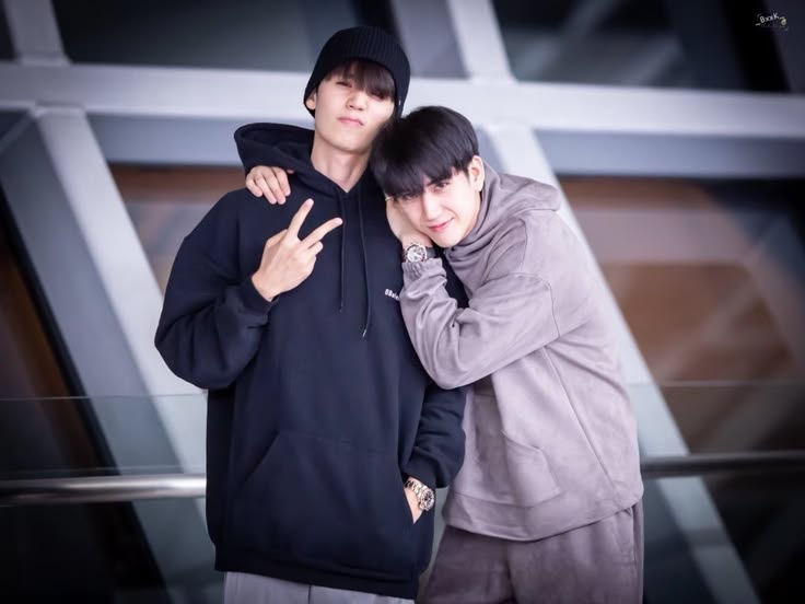ladyheronstairs's tweet photo. 🤏 https://t.co/oCN1CqzvWz