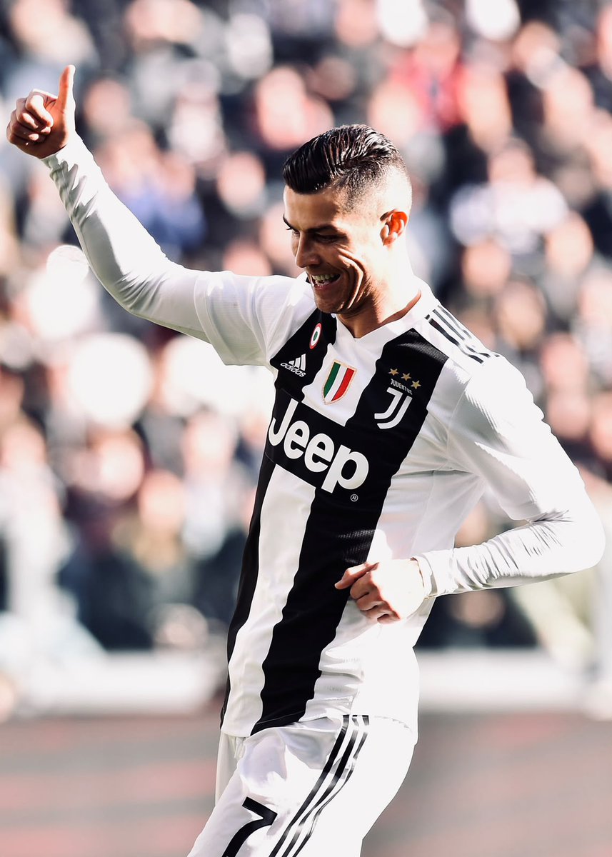 SerieA_AR's tweet photo. 10 يوليو 2018.. حدث لا يُنسى 💫 ⚪ ⚫

كريستيانو رونالدو انضم ليوفنتوس في مثل هذا اليوم ✍️

#الدوري_الإيطالي https://t.co/VxCW2gJbCu