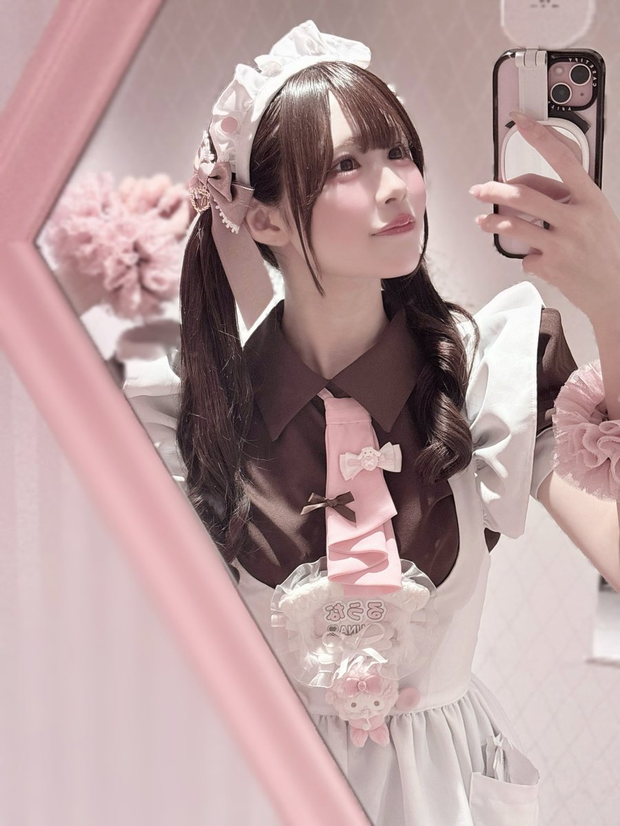 maid_luna2's tweet photo. わたしのネイルとシール帳 📓🎀 ꕀ꙳ https://t.co/loVRSKajhi