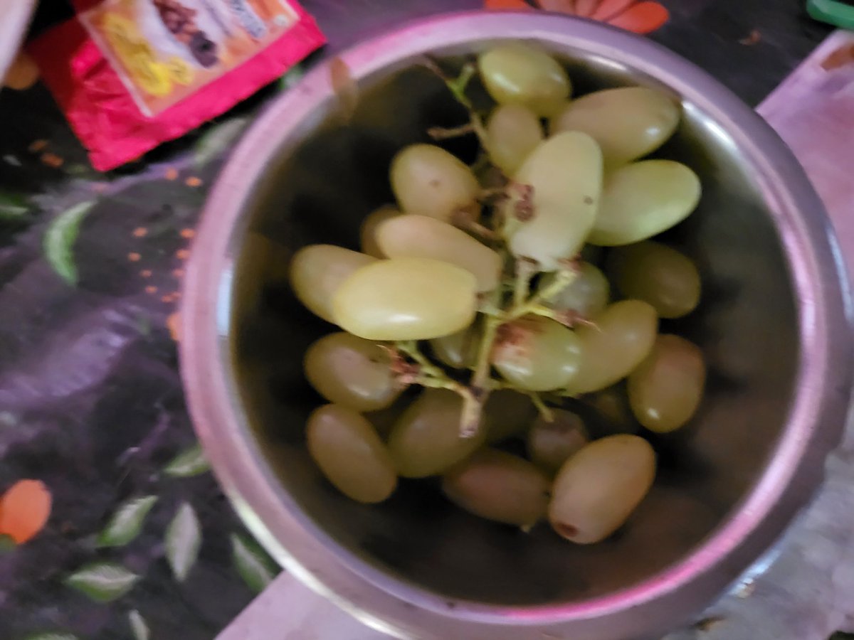 SnickersOffcl's tweet photo. Ungaluku pudecha Fruits ah Comment la Cholitu Ponka https://t.co/C6sTPUKtHO