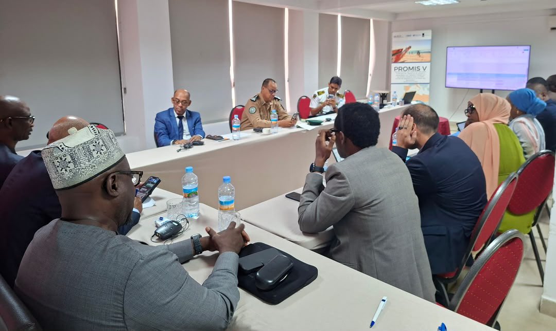 UNODC_WCAfrica's tweet photo. ‼️De retour à Nouakchott 🇲🇷 les deux délégations ont participé à une table ronde qui a permis de développer un plan d’activités pour la mise en oeuvre du Mémorandum, sur la base des besoins identifiés et discutés pendant les rencontres du premier et 2ème jour 🫱🏻‍🫲🏽 https://t.co/YOdDm7YGBu