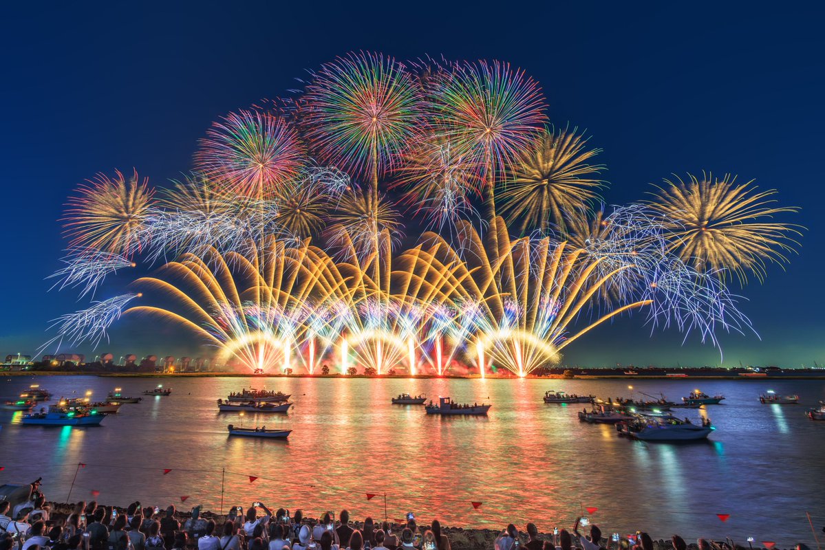 kankomie's tweet photo. ／
【2026年】夜空を彩る大輪の華
三重県🎆7月の花火大会8選！
圧巻スターマインや仕掛花火も満載✨
＼

三重の夏を染める花火の季節が到来🎆
7/18(土)「第74回 伊勢神宮奉納全国花火大会」を皮切りに、7月は三重県内で大注目の大会が目白押し！

圧巻のスターマインに巨大な2尺玉、幻想的な海上花火など各地域が趣向を凝らしたプログラムは必見です。
夏の計画はお早めに✨
#三重花火2026

詳細はこちら👇
https://t.co/isLhVV8sfm