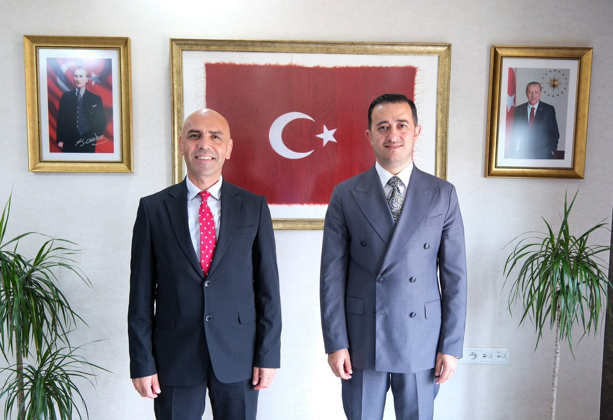 mersin_ism's tweet photo. Yüzyıl TV Yönetim Kurulu Başkan Yardımcısı Gürhan Ötün, İl Sağlık Müdürümüz Uzm. Dr. Mustafa Ekici’ye nezaket ziyaretinde bulundu.

Nazik ziyaretleri için Sayın Gökhan Ötün’e teşekkür ederiz. https://t.co/jFwtYHuGx3