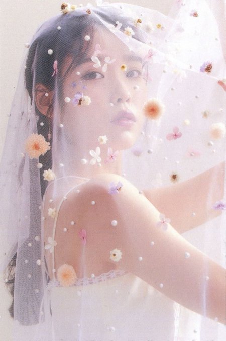 moohe_iu's tweet photo. She's literally a fairy✨️🤍 https://t.co/rOyKFG9iPD