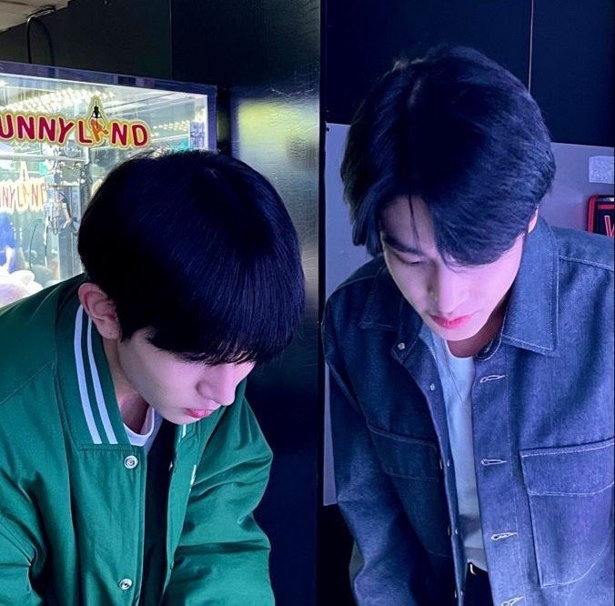 coffeloafs's tweet photo. Drop Dead Trend

cause why not? 
a #heejake few tweets AU

Slight of slice What a Freaky 🍒 https://t.co/TClKTk8e2n