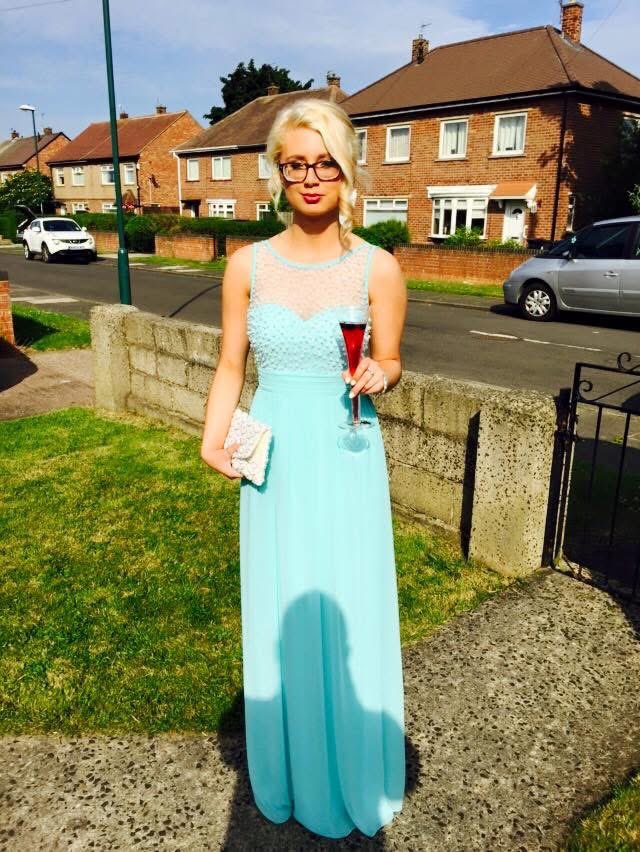i hate my homecoming dress I hate my prom dress : r/Prom
