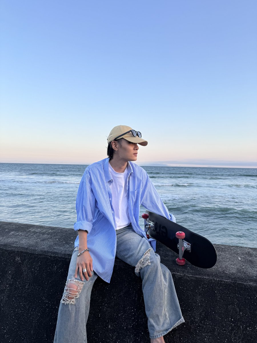 official_yuta14's tweet photo. 高校の時の親友とスケボーしに海の方行ってきた🛹

映えました。

たまにはこんな姿もね😊 https://t.co/eE1oEU26M9