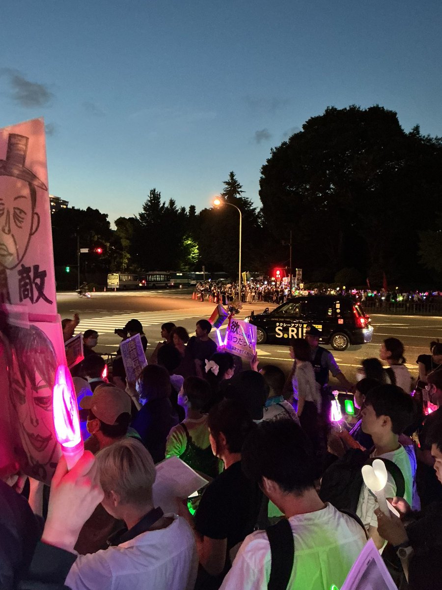 Watermelon80ya's tweet photo. #めちゃくちゃな政治に抗議0710 に来てるなう！
すごい人混みと熱気‼️
#個人情報保護法改悪反対 #憲法改正手続き法案に抗議します #戦争反対 #NoWar #推しのいる世界を戦場にするな  #憲法改悪反対 https://t.co/GD9BSM9TJc