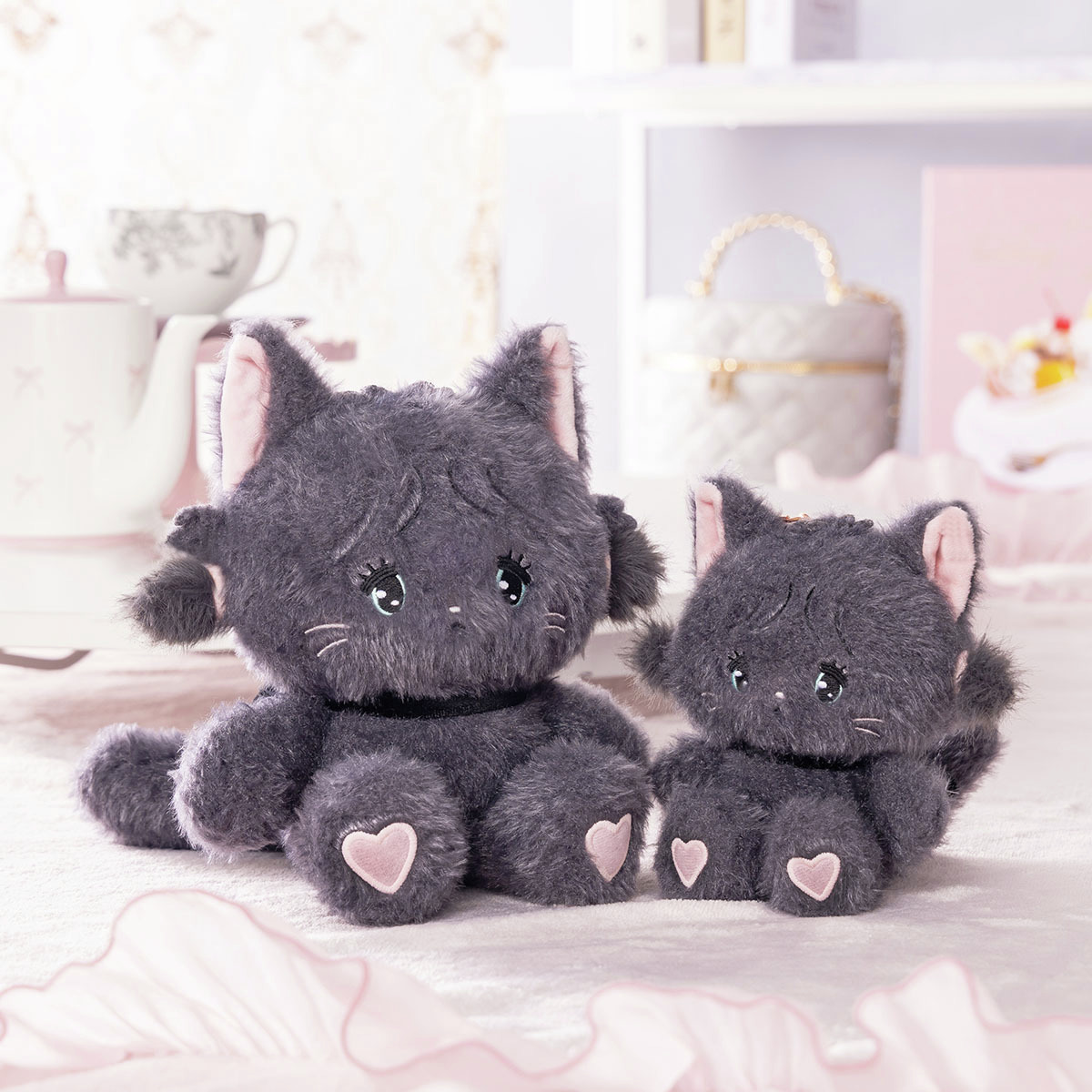 lilalamodestore's tweet photo. ／
　7/24(金)11時発売！
　ラインナップを公開中💗
＼

クールのマスコットが仲間入り🐈‍⬛
ボールペンやメモ帳など

毎日に寄り添う
ときめきアイテムをご用意🖤

🛒 𝐋𝐢𝐥 𝐚𝐥𝐚 𝐦𝐨𝐝𝐞 𝐬𝐭𝐨𝐫𝐞
リルアラモードストアで
新商品をチェック🛍️

⇣ 詳細はリプライ欄へ

#リルアラモード
#mikko https://t.co/oCZbJ78g2h