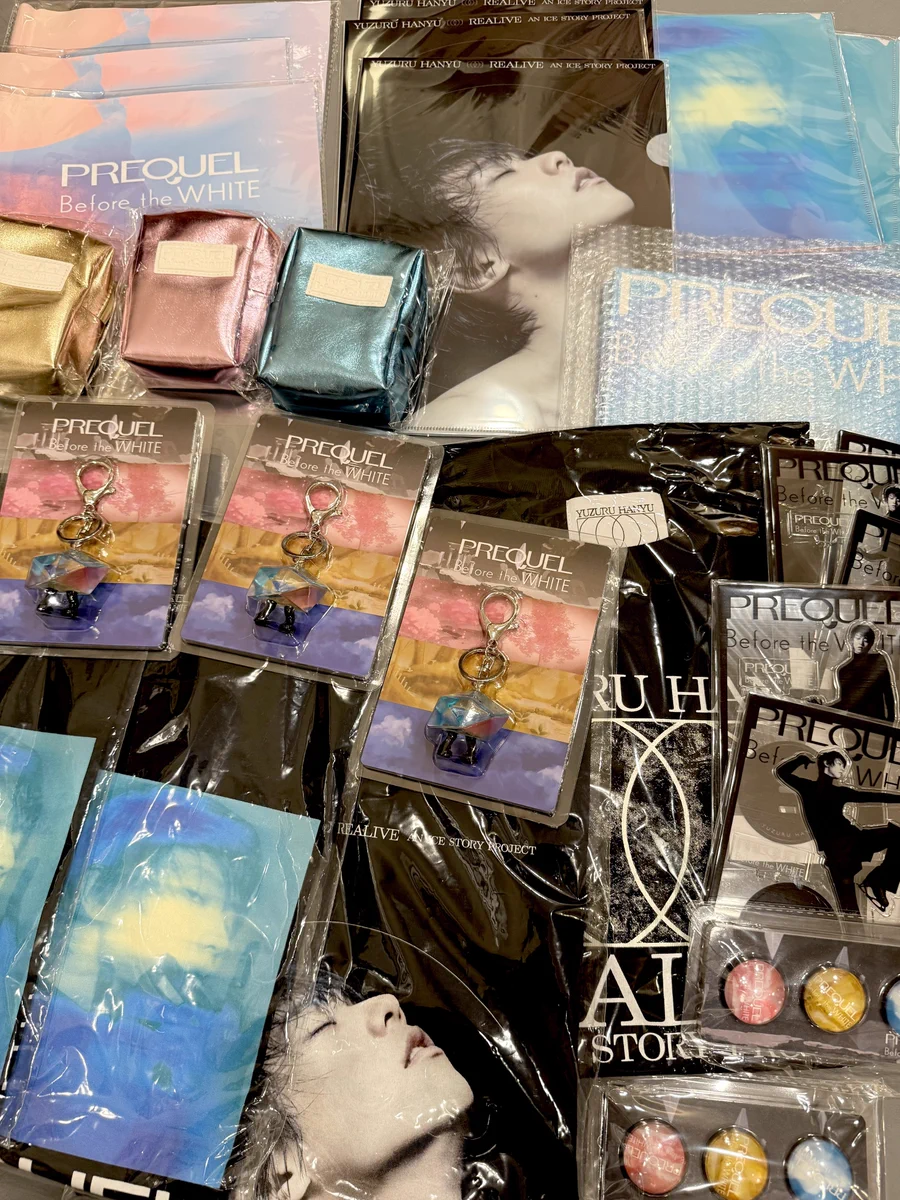 羽生結弦「PREQUEL」グッズ到着、kakuキーホルダーがファン絶賛