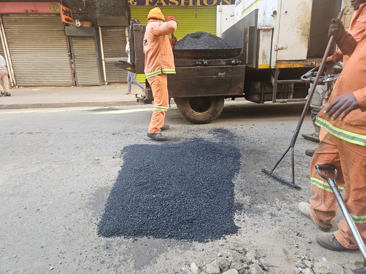 MyJRA's tweet photo. Inner-city road maintenance and infrastructure repairs are underway on various streets in Hillbrow, Marshalltown, and New Doornfontein. @CityofJoburgZA @RegionF_Joburg https://t.co/Amseu0xt5o