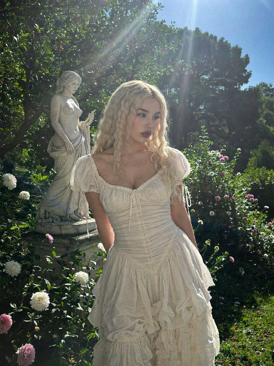 thehellbed's tweet photo. The way Ava Max deserves so much more recognition. It’s so crazy to me, y’all really failed her. https://t.co/keXNroaQ5g