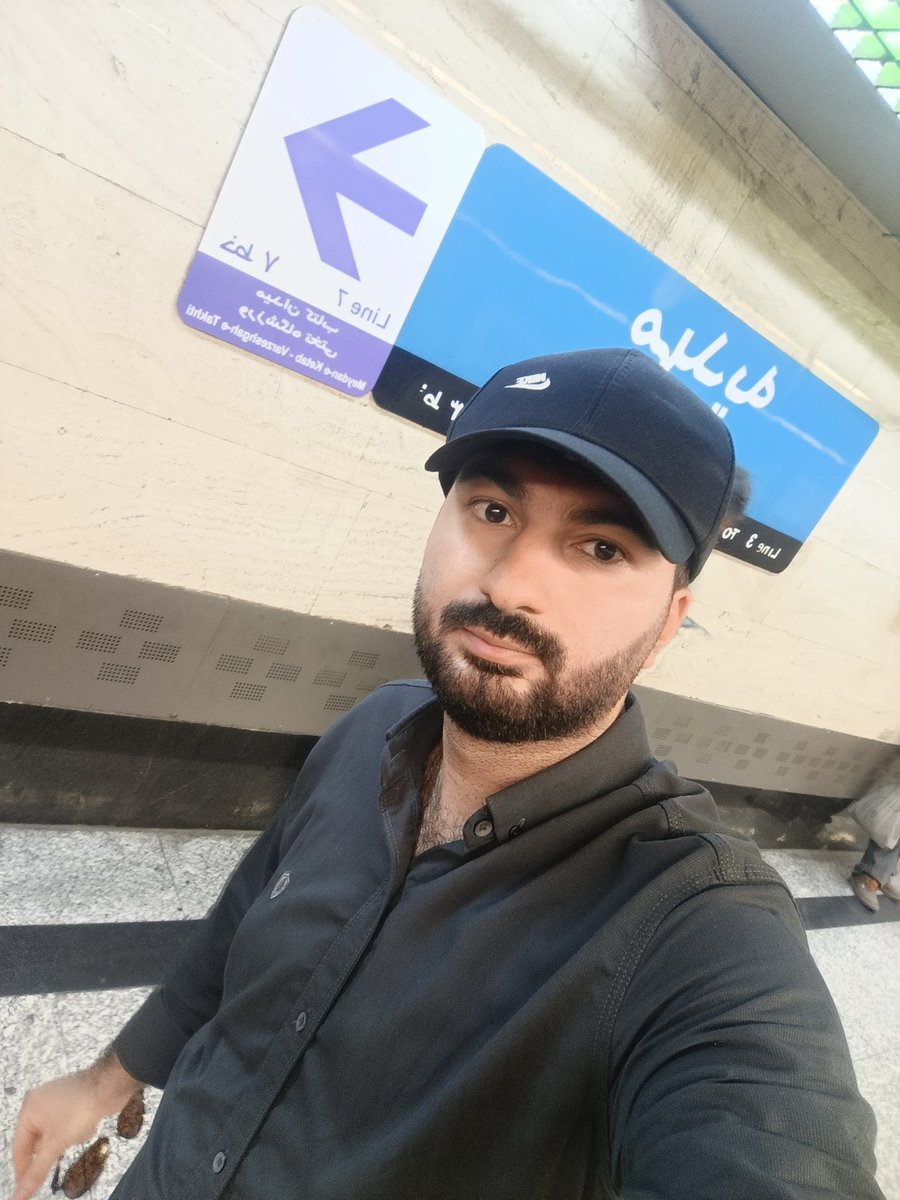 PersianStewie's tweet photo. اعتماد به نفس این نوع پسرها همیشه حیرت زده‌ام می‌کنه. https://t.co/ceIrYC3mzv
