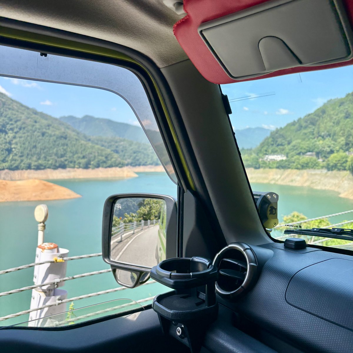 Me_No3196's tweet photo. 壁]*'-') #毎年恒例 #桃の買いだし

東京⇄山梨

#スズキ #Jimny #ジムニー #JB64W #1型 #初期ロット #5MT #キネティックイエロー #TEIN #リフトアップ #YOKOHAMA #GEOLANDAR #195R16C #JimnyJunky #JimBee🐝 https://t.co/XwjQIZZH9j
