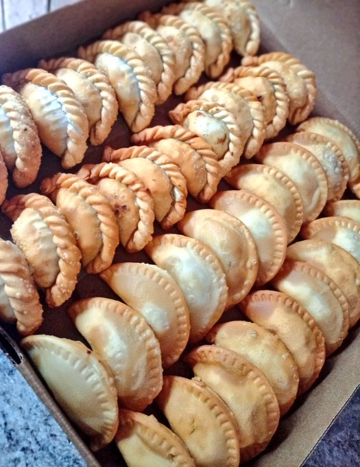 Johanna10722045's tweet photo. Decidí emprender para no perderme más la niñez de mi hija, el próximo domingo cumple 7 y quiero celebrarle! 
Hago bocaditos salados A 150mil el 100. Quiero llenar mi agenda para el finde y toda la próxima semana. 
Me ayudan compartiendo porfa? 🙏 
0982808980
📍Ñemby-envios x Uber https://t.co/ZpkxGenunh
