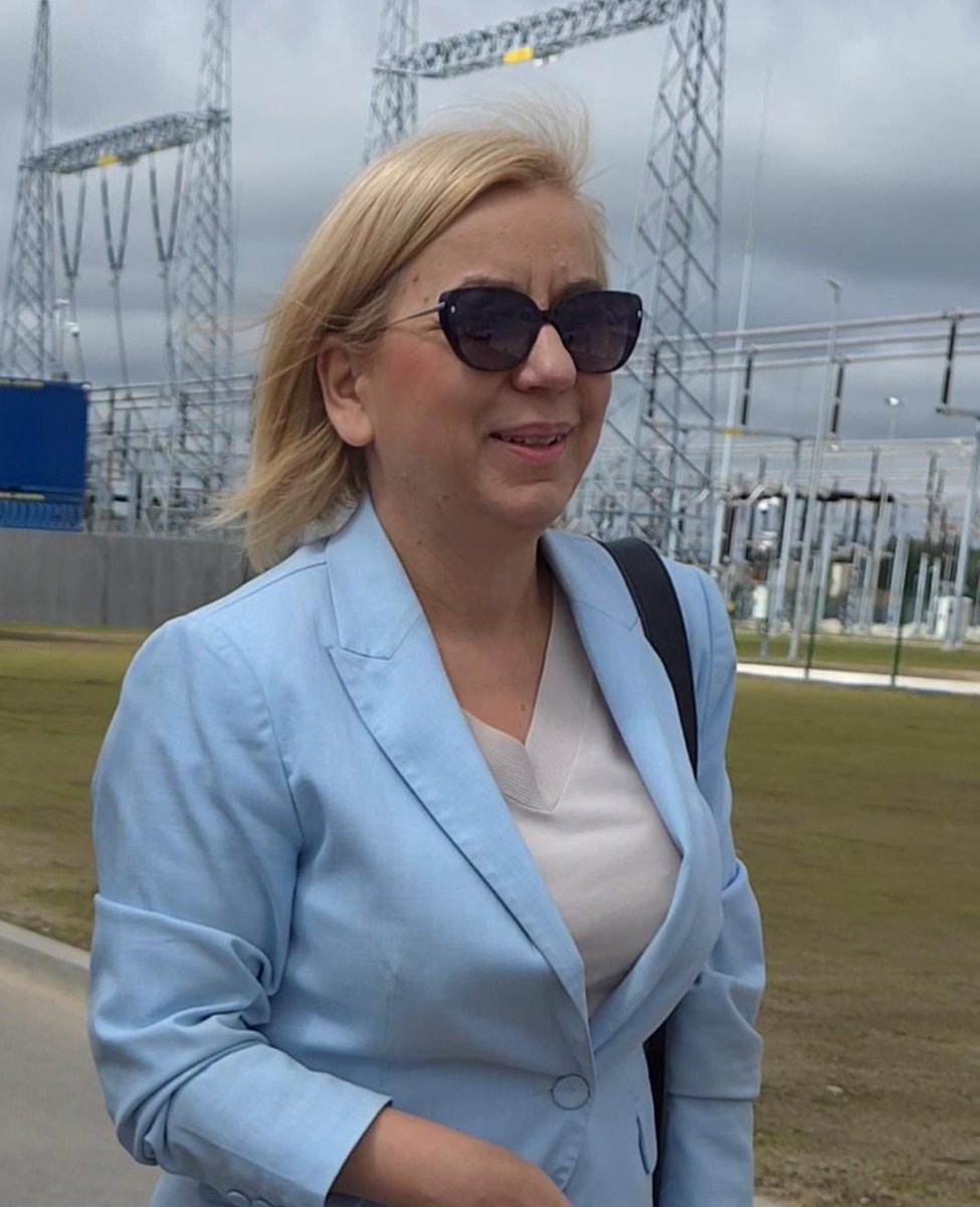hennigkloska's tweet photo. Dzisiaj na stacji Choczewo Polska przesiadła się do ekspresu pod nazwą: Transformacja Energetyczna. Właśnie w sieci pojawił się pierwszy prąd z wiatru na Bałtyku. To  pierwsza od lat nowa kategoria źródła energii w Polsce!

Pierwsza podłączana farma #BalticPower ⚡️wyprodukuje energię wystarczającą dla 1,5 mln gospodarstw. Stacja, przy budowie której pracowały polskie firmy, już budzi zainteresowanie inwestorów w centra danych i magazyny energii. #offshore #MorskaEnergetykaWiatrowa #OZ