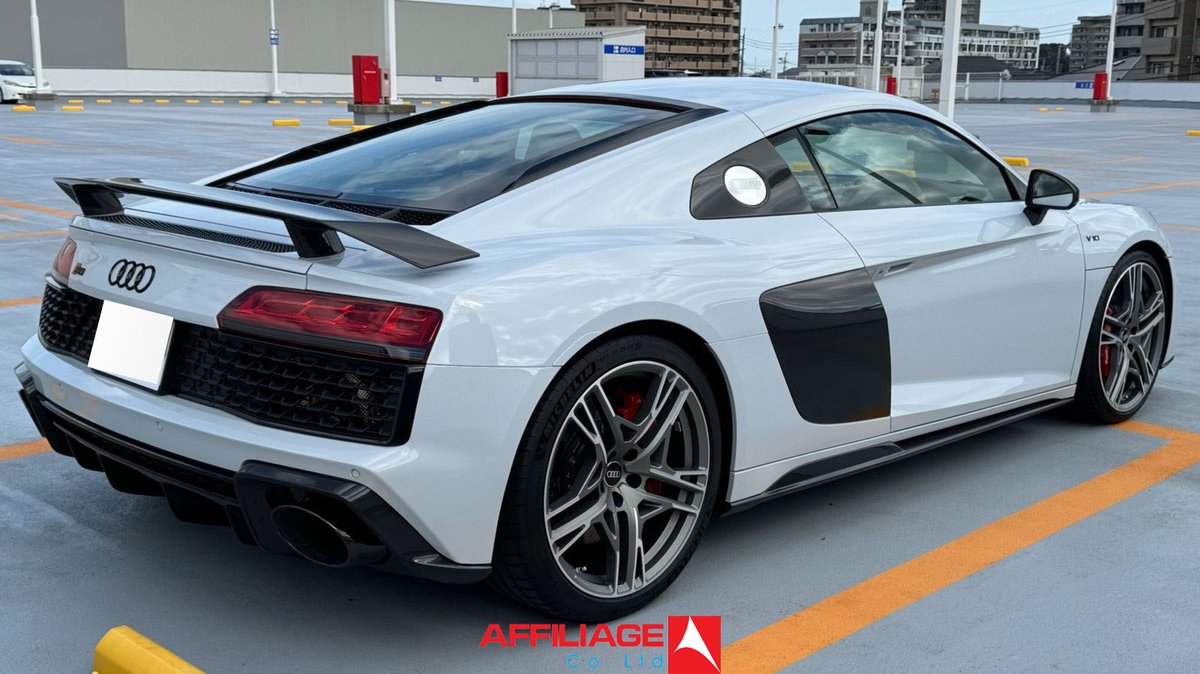 affiliage_ltd's tweet photo. 2022 AUDI R8 Coupe V10 Performance 5.2FSI Quattro

USD. 284,046 TOTAL LANDING COST MOMBASA (incl taxes &amp; reg)

Always garaged, no circuit driving 

5.2l NA V10 petrol, Odo 5,000KMs, Bang &amp; Olufsen sound, Sport tuned suspension, Heated &amp; powered front seats, Carbon ceramic brakes https://t.co/A5xCyrztVr