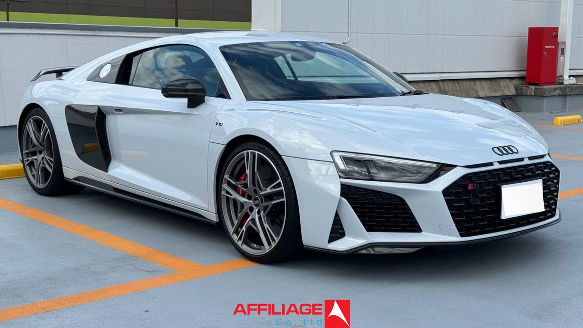 affiliage_ltd's tweet photo. 2022 AUDI R8 Coupe V10 Performance 5.2FSI Quattro

USD. 284,046 TOTAL LANDING COST MOMBASA (incl taxes &amp; reg)

Always garaged, no circuit driving 

5.2l NA V10 petrol, Odo 5,000KMs, Bang &amp; Olufsen sound, Sport tuned suspension, Heated &amp; powered front seats, Carbon ceramic brakes https://t.co/A5xCyrztVr