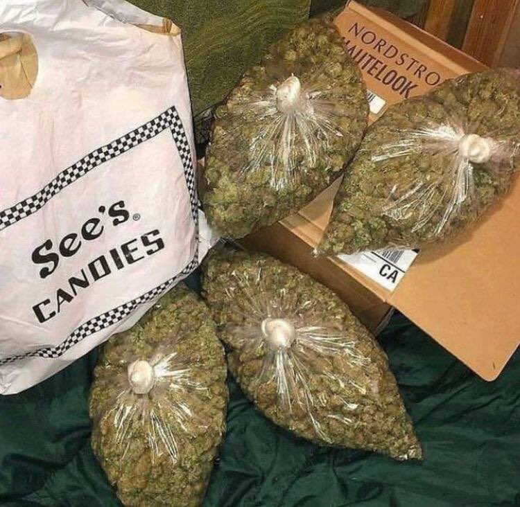 Johnsonkoxs's tweet photo. Dmt cakes &amp; carts 🥧 
#weed #Alaska #alaskaweed #Kissimmee #Miami #Davenport #Poinciana #Disney100 #florida #LenaThePlug #CannabisCommunity #tampa #stoners #plug #plugs #plugins #billionair #futurebillionaire #billionaireslifestyle #billion https://t.co/LmOxtYT8XK