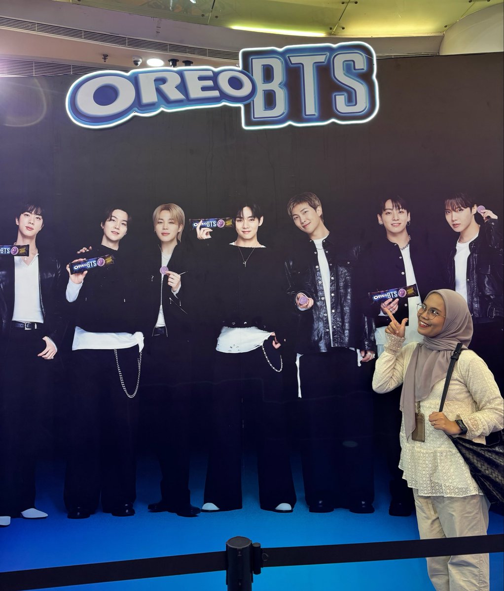 dvinamite's tweet photo. Happy ARMY Day! 💜

Becoming an ARMY since 2019, and I’ve learned so many things from these seven men about life, perseverance, consistency, and believing that dreams really can come true.

Thank you for existing in this world, 방탄소년단. 💜🫰🏻 https://t.co/WrI8AZv9dD