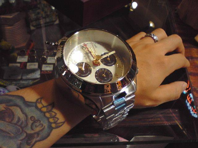 absoluteunits_x's tweet photo. Absolute units of Wristwatch
#awesome #big #absoluteunits https://t.co/uoIA8etBlz