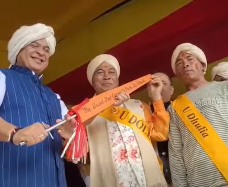 MeghalayaGov's tweet photo. #BehdeiñkhlamFestival Concludes; Hon'ble Chief Minister of #Assam, Dr. @himantabiswa ji Extends Greetings to the #Pnar Community @DiprMeghalaya @CMOfficeAssam @sniawbhadhar @WailadmikiS @LahkmenR @SanborShullai @ShyllaKyrmen @TuliramRonghang #Jowai (https://t.co/S8yzmQHUXj) https://t.co/RYNonO5BcT