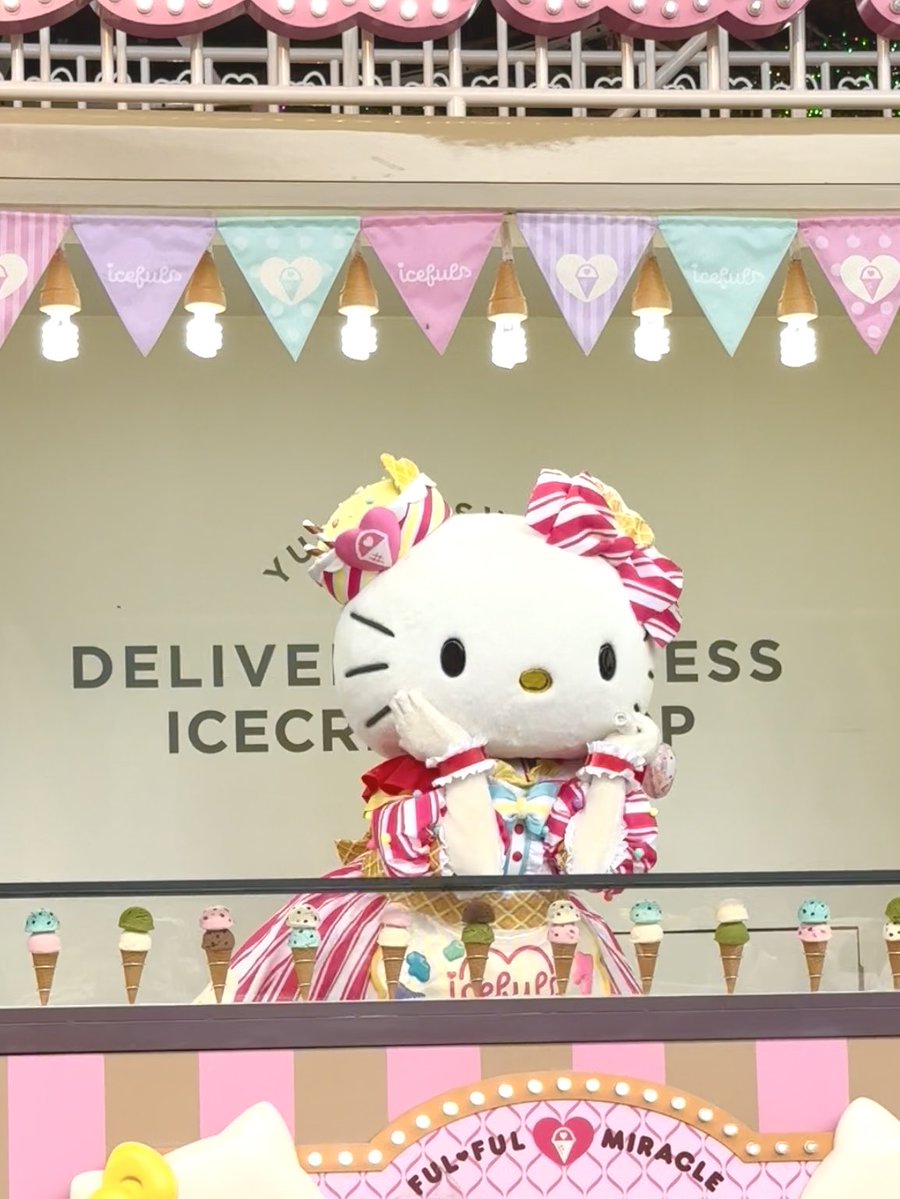 ___mem_d___'s tweet photo. キティちゃんはアイスクリーム屋さん🍨💕 https://t.co/tnrCYptdfu