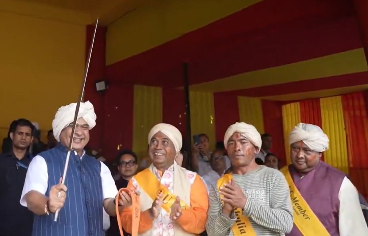 MeghalayaGov's tweet photo. #BehdeiñkhlamFestival Concludes; Hon'ble Chief Minister of #Assam, Dr. @himantabiswa ji Extends Greetings to the #Pnar Community @DiprMeghalaya @CMOfficeAssam @sniawbhadhar @WailadmikiS @LahkmenR @SanborShullai @ShyllaKyrmen @TuliramRonghang #Jowai (https://t.co/S8yzmQHUXj) https://t.co/RYNonO5BcT