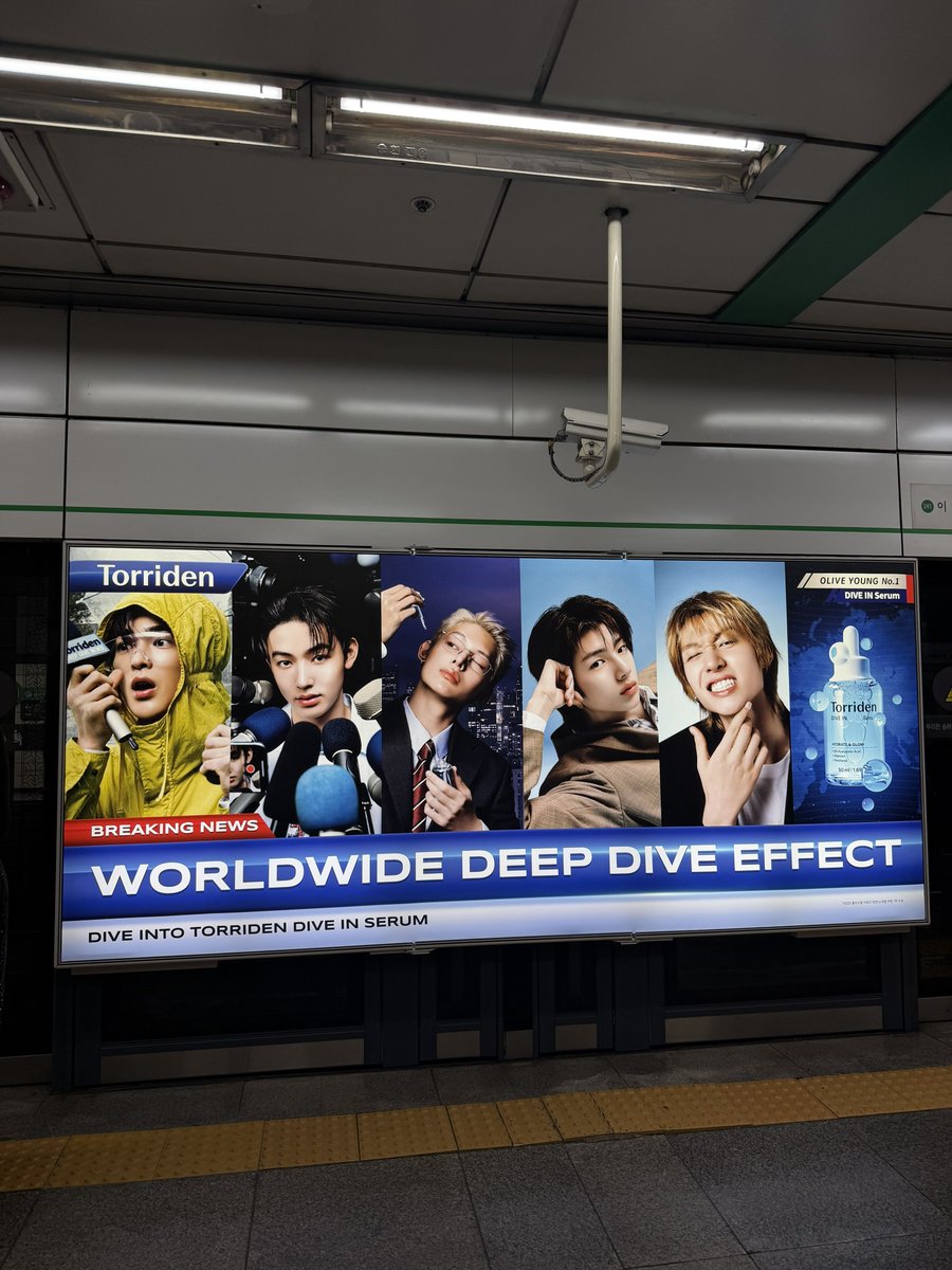 mpruykeonho's tweet photo. LIHAT APA YANG GUA TEMUKAN DI SUBWAY SINCHON😭😭😭😭💙💙💙💙 https://t.co/NXlWCnxCPX