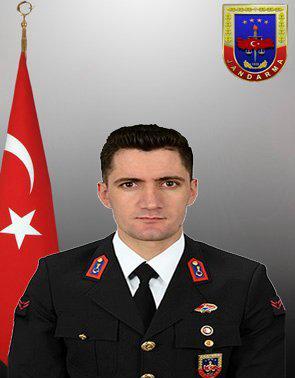 AslCavlan's tweet photo. Şehit ateşi Şırnak'a düştü!
Şanlıurfa'da görevli jandarma Uzman Çavuşumuza Ferhat Baykir geçirdiği kalp krizi sonrası yaşamını yitirdi. 

#jandarma #şehit #urfa #şanlıurfa #SONDAKİKA #şırnak #viranşehir #olay #olayyeri #cuma #şehidinvarTürkiye https://t.co/ZvCWl1Vvxx